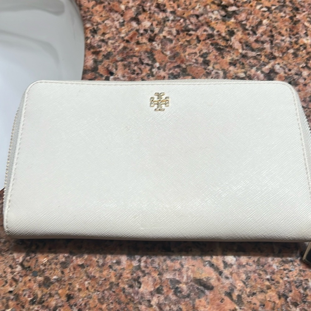 Tory burch wallet